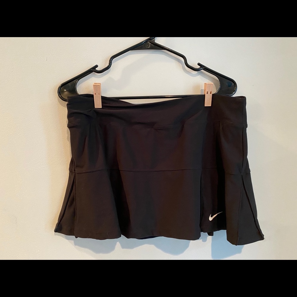 Nike Dry Fit skirt w shorts